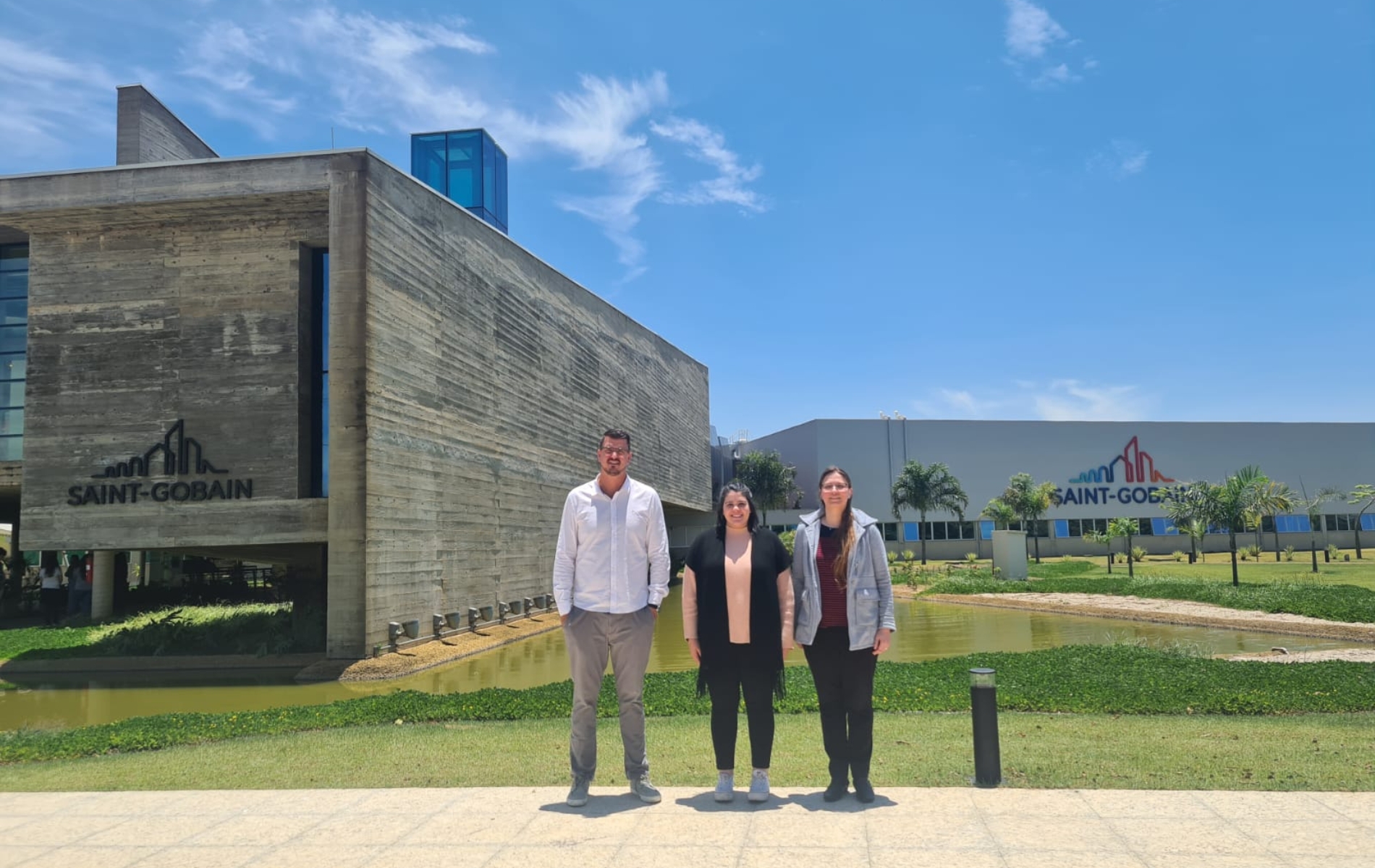 DOX visita o Centro de Pesquisa da Saint-Gobain